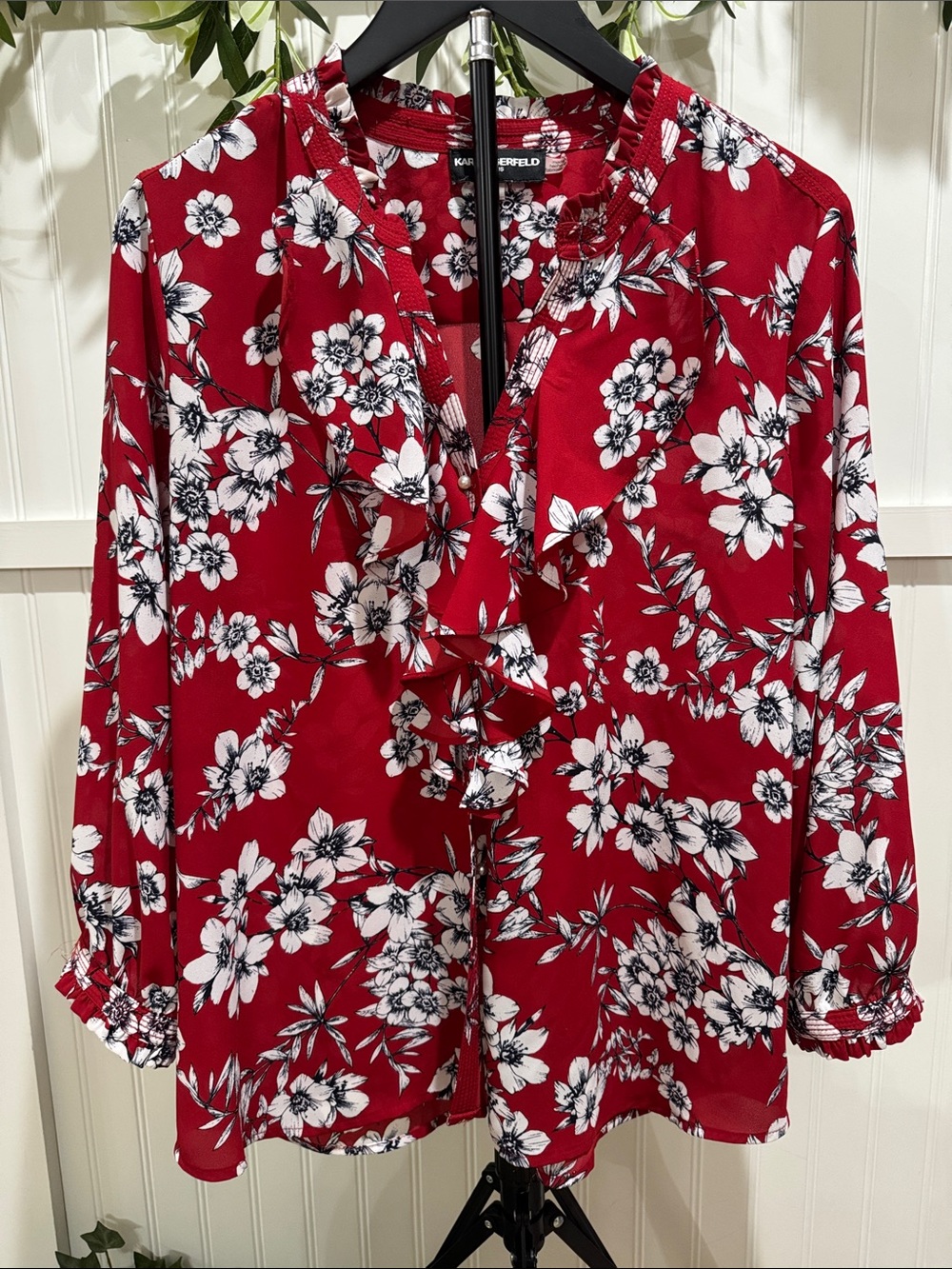 #536 KARL LAGERFELD Red White Floral Ruffle Pearl Button Down Blouse